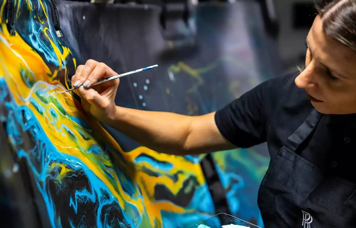 全球限量1台/手绘星空顶 劳斯莱斯库里南cosmos官图发布