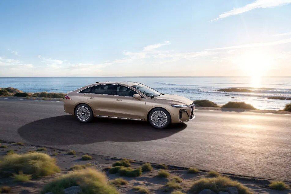 中大型混动轿车卖小车价!8.58万元的荣威m7 dmh目标是国民家轿