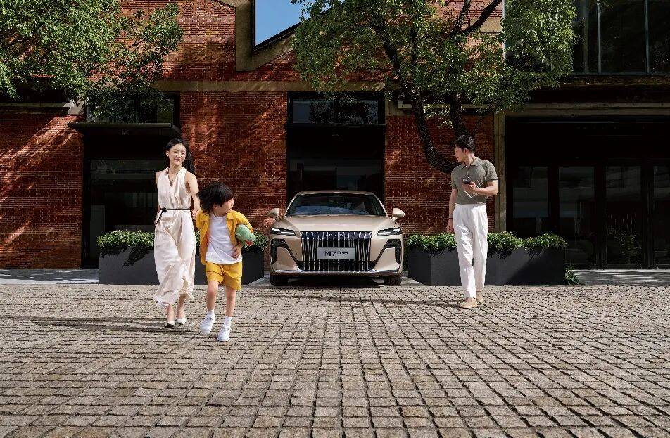 中大型混动轿车卖小车价!8.58万元的荣威m7 dmh目标是国民家轿