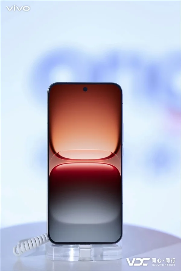 iqoo 15独家标配ar增透消反保护膜 产品经理:成本高 别撕掉它 iqoo 15独家标配ar增透消反保护膜 产品经理:成本高 别撕掉它