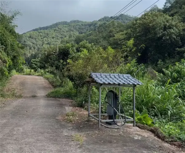 蔚来车主在山沟里安了一根充电桩 免费共享!网友:真新时代赛博土地庙 蔚来车主在山沟里安了一根充电桩 免费共享!网友:真新时代赛博土地庙